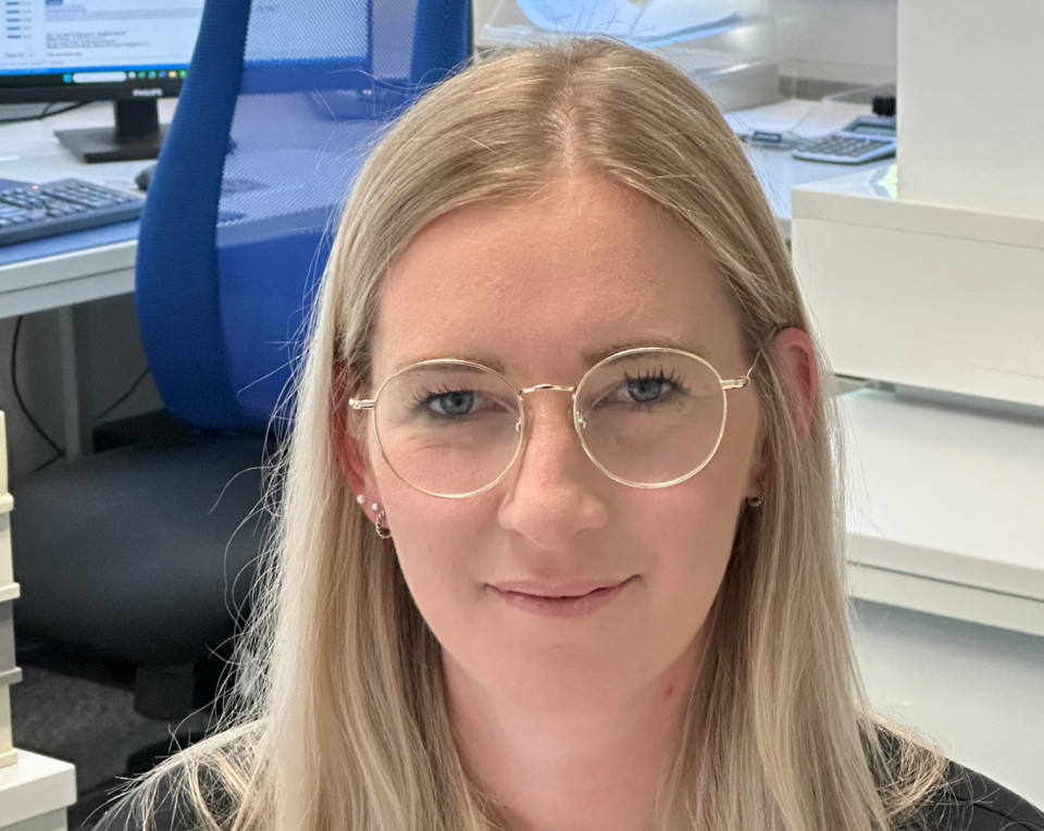 Frau Lorenz, Auftragsannahme